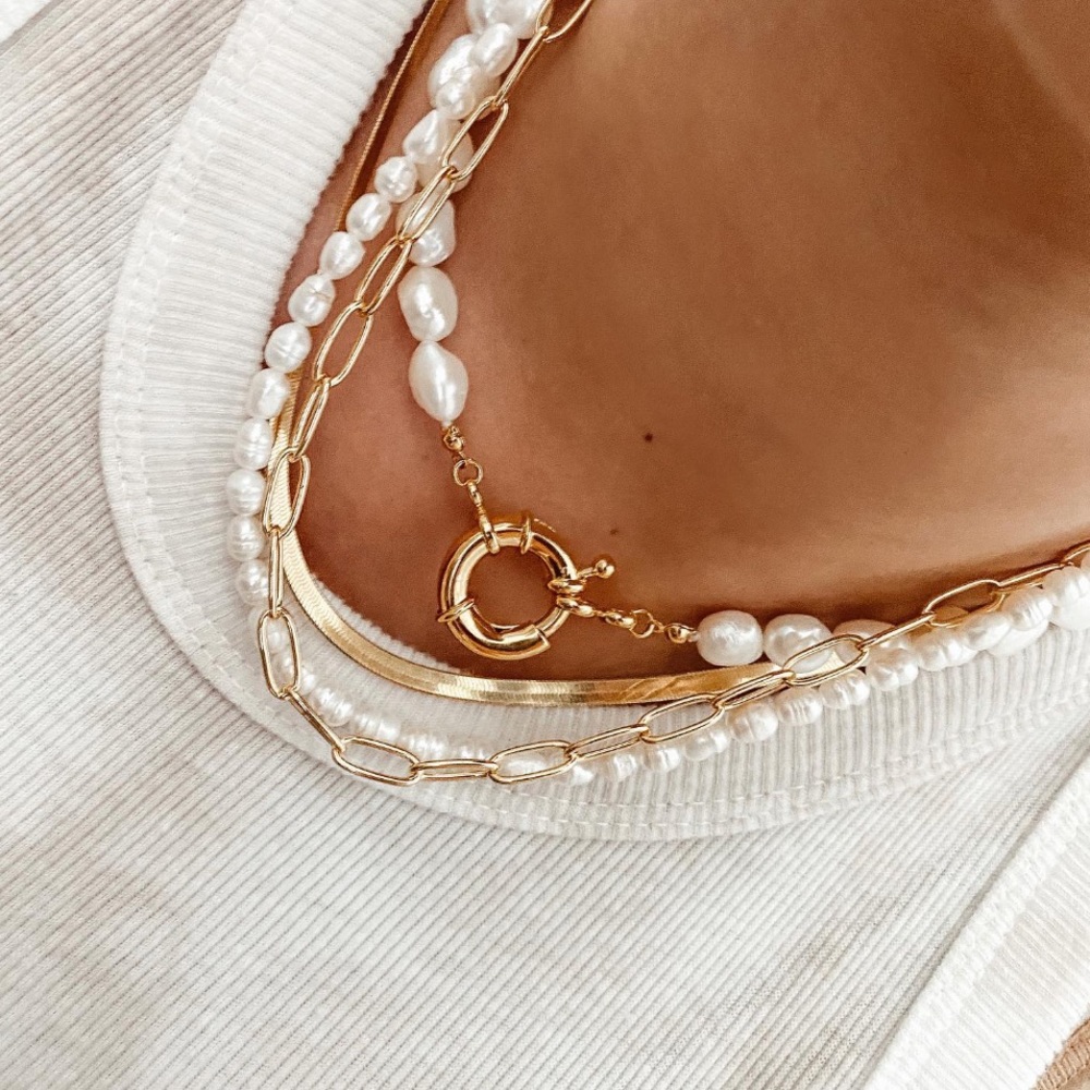 Pearl choker necklace